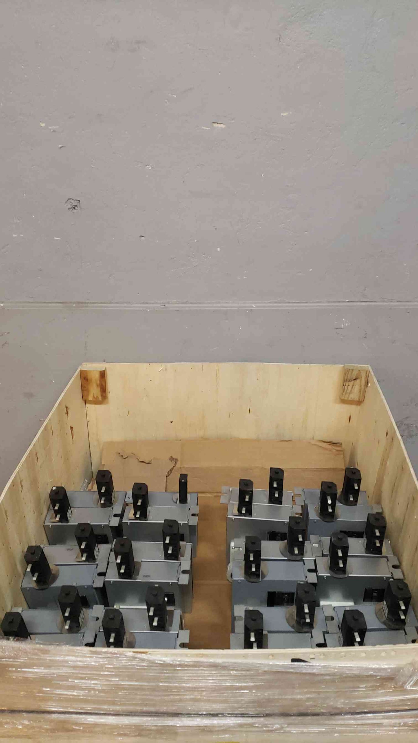 Starline 60A Busway Tap Box CB400E28-460A9W-4 400A Busway Taps