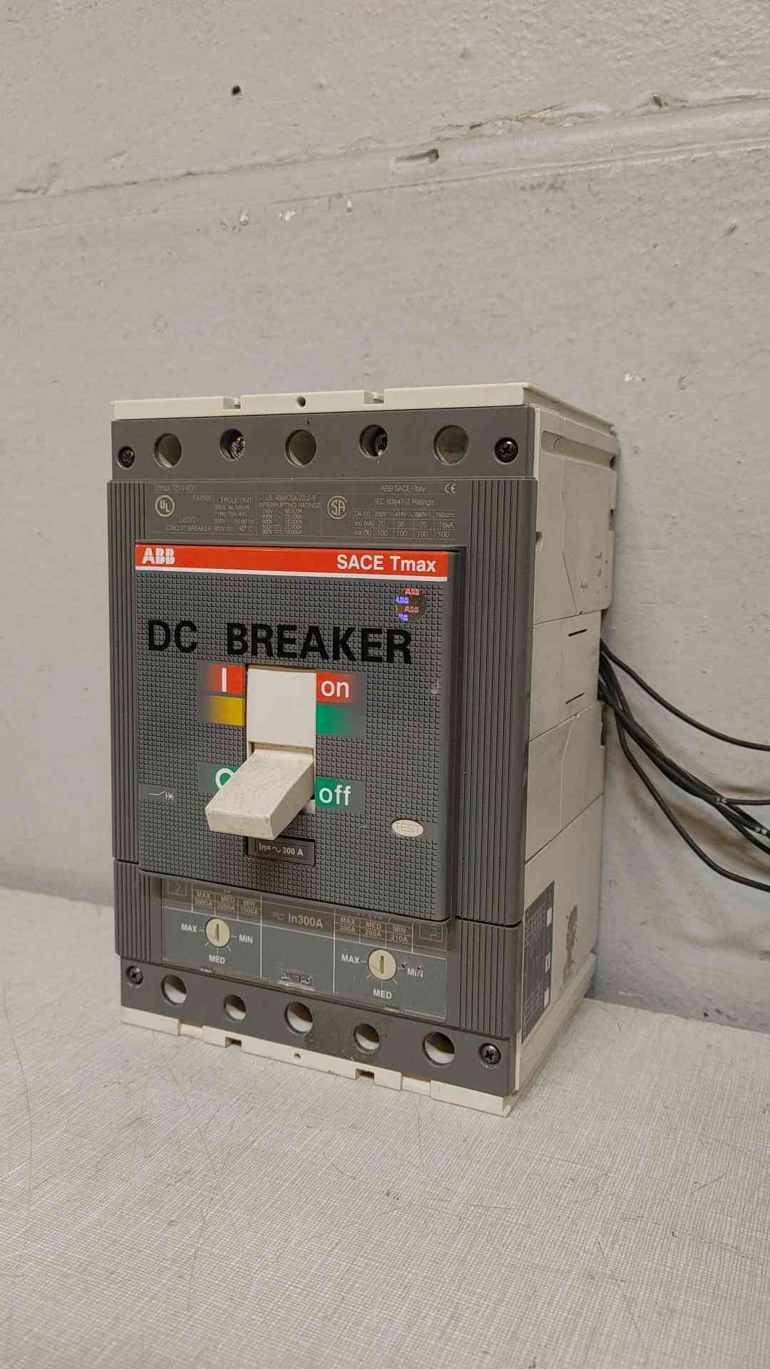 ABB 300A 3 Pole Circuit Breaker T5N 400