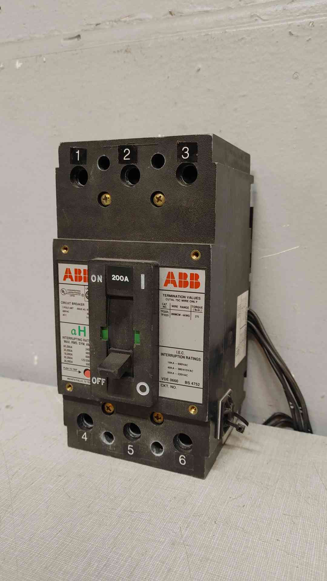 ABB 200A 3 Pole Circuit Breaker 600VAC 500VDC RT-2055