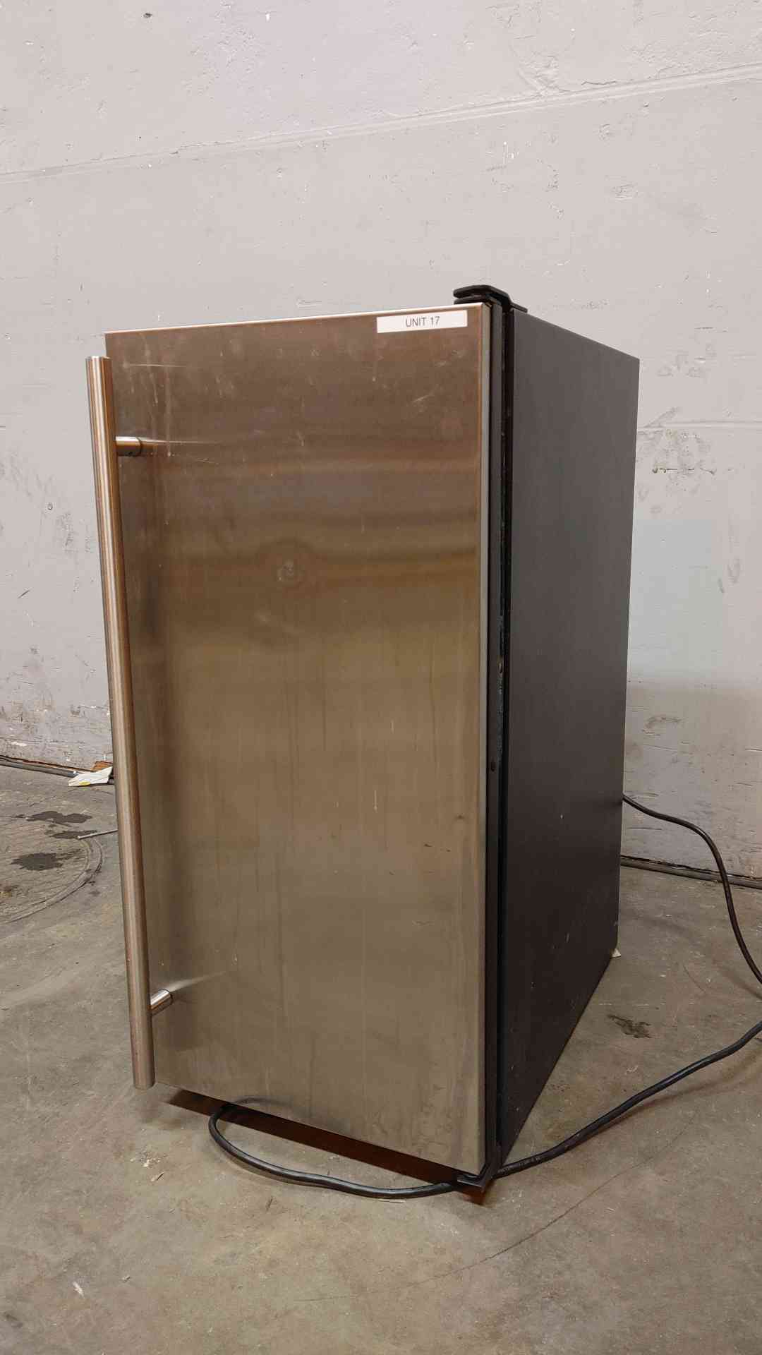 *Pickup Only* U-Line Ice Machine ADA 115V 2.5A 1PH R134A U-ADA15IMS-00A Handle Broken