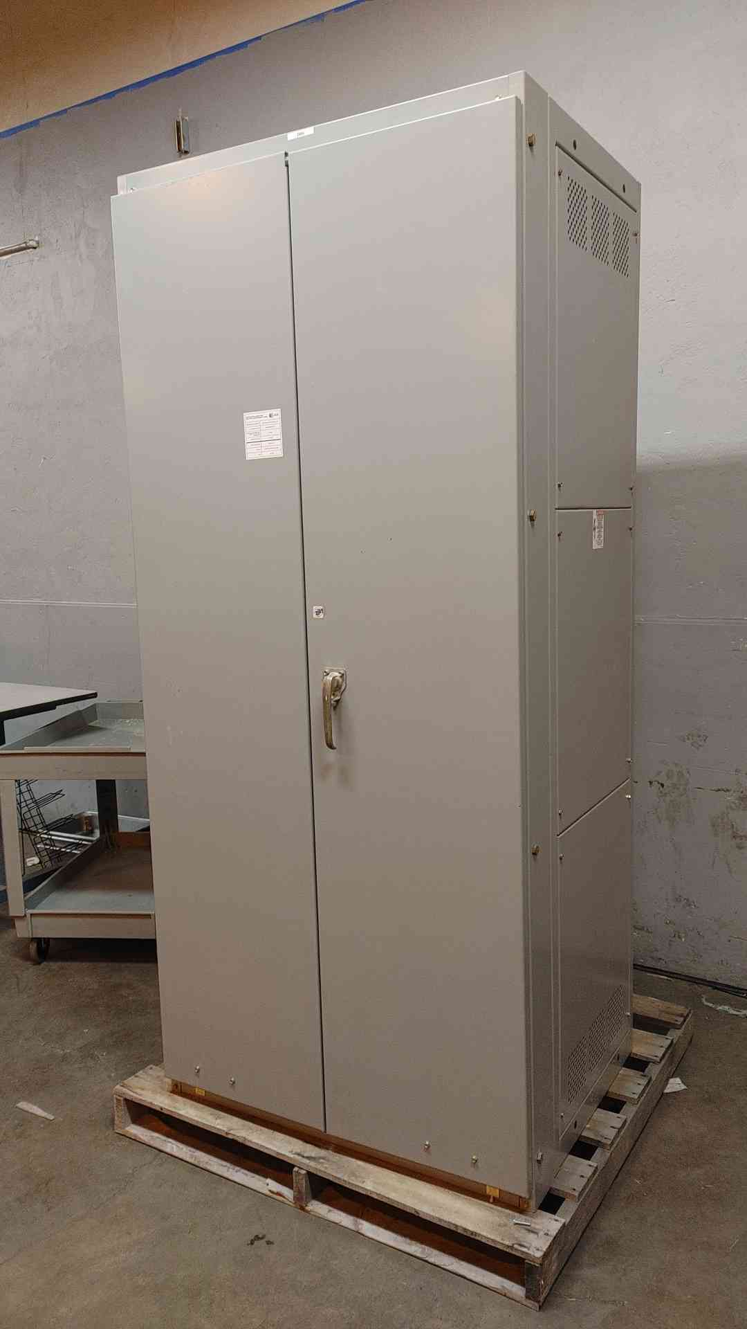 GE Spectra Series Switchboard 2000A 3PH 3W 480V 4M5B Panelboard 8 Breaker