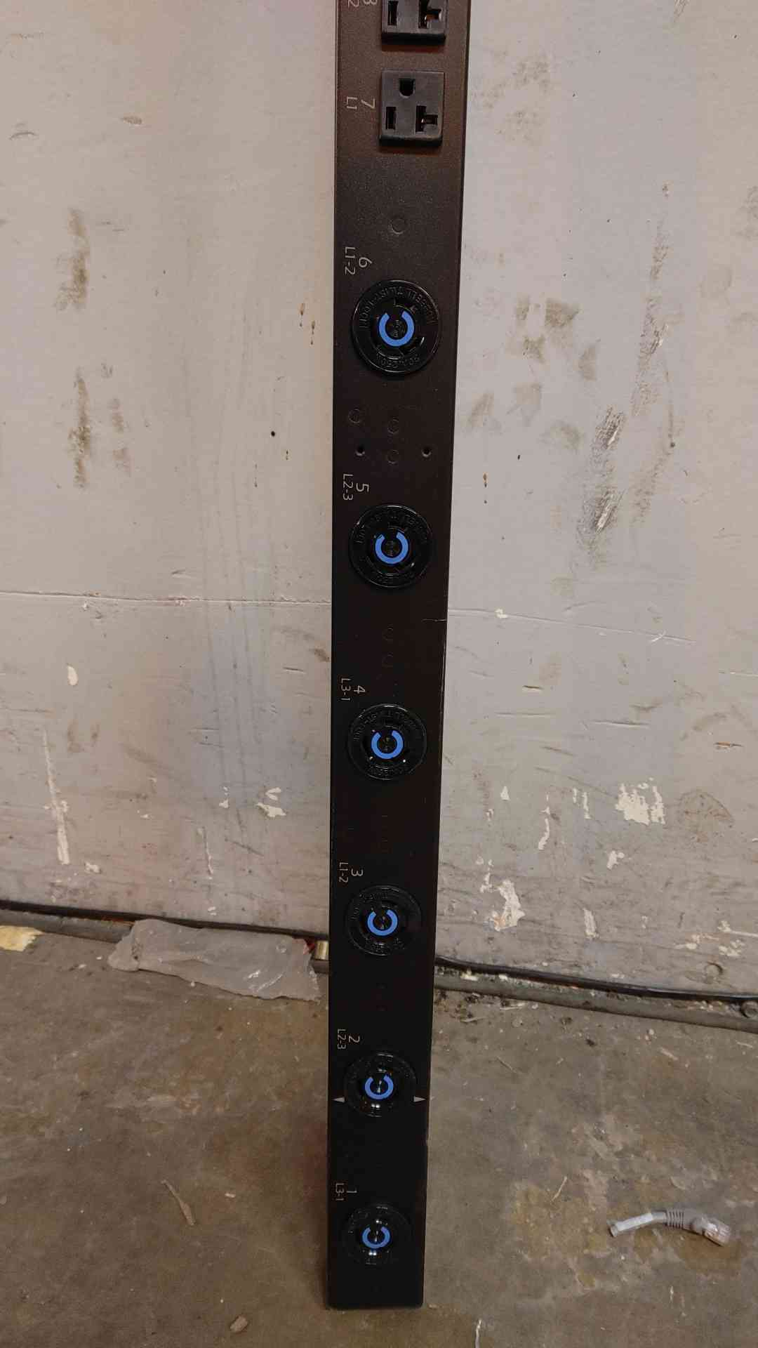 *Pickup Only* APC PDU 27 Port Strip 120/208V 3W 16A AP7863