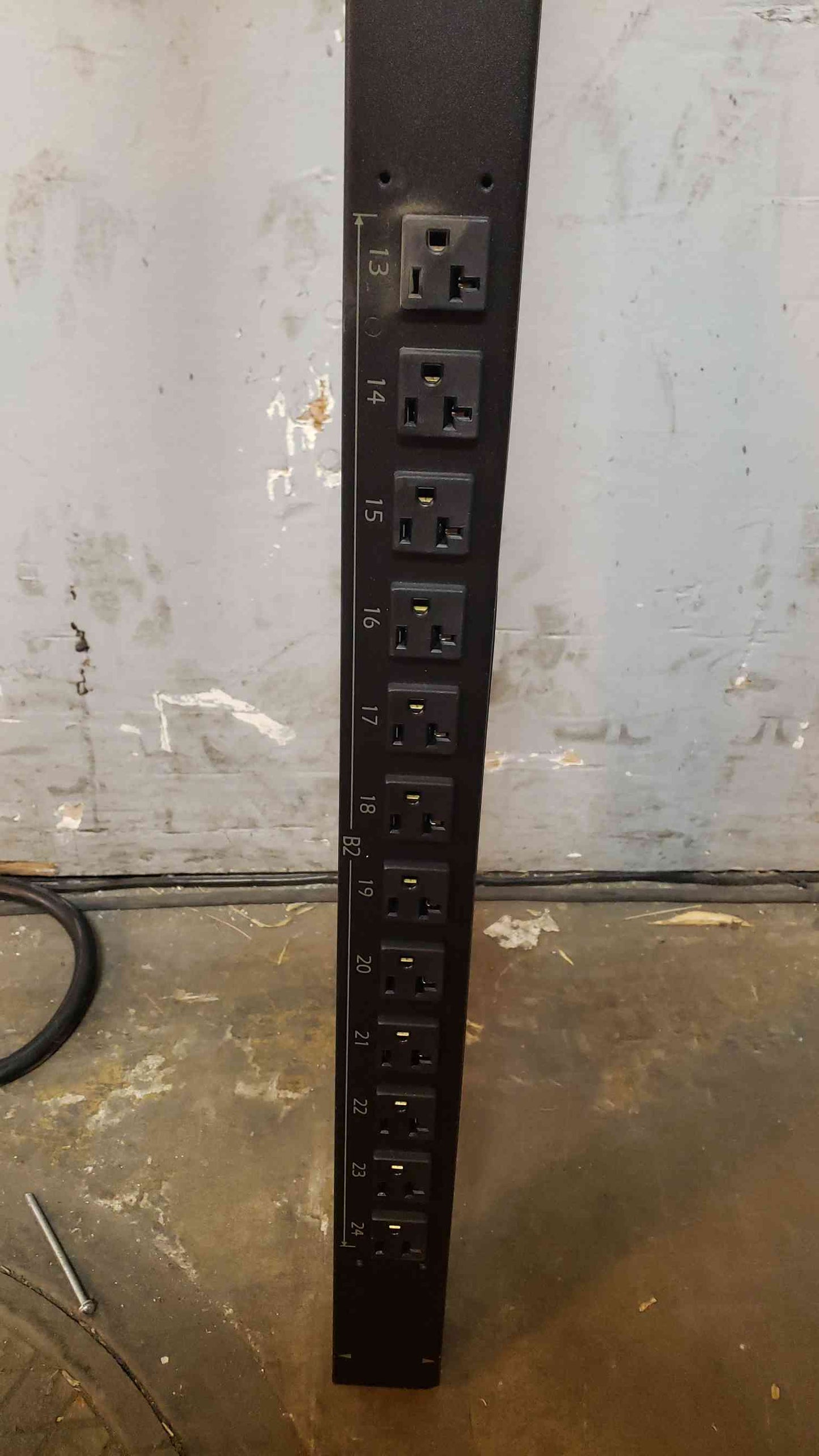 APC AP7832 Rack PDU, Metered, Zero U, 30A, 120V, 24 l5-30p Plug (SKU: 107371)
