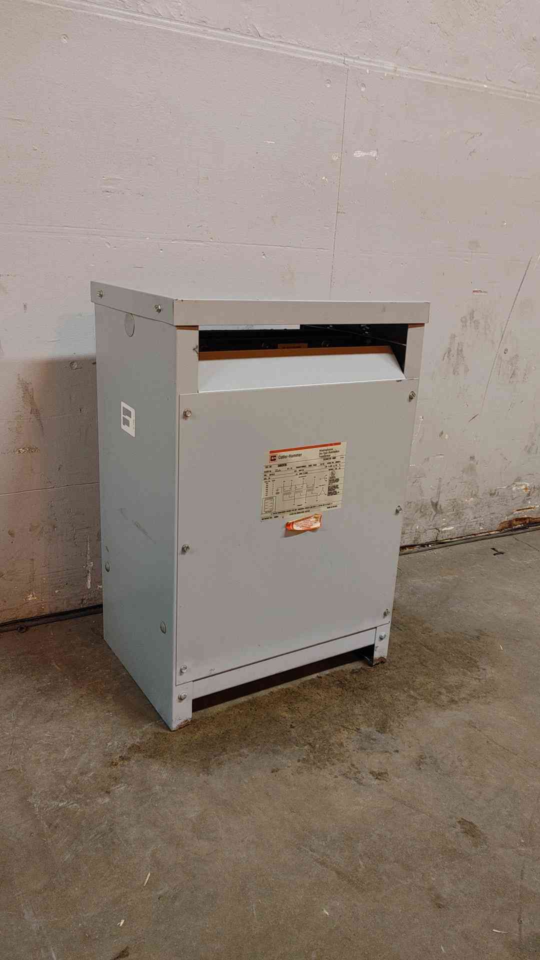 Cutler-Hammer Dry Type Transformer 30KVA 480V x 208/120 3PH N48M28F30A