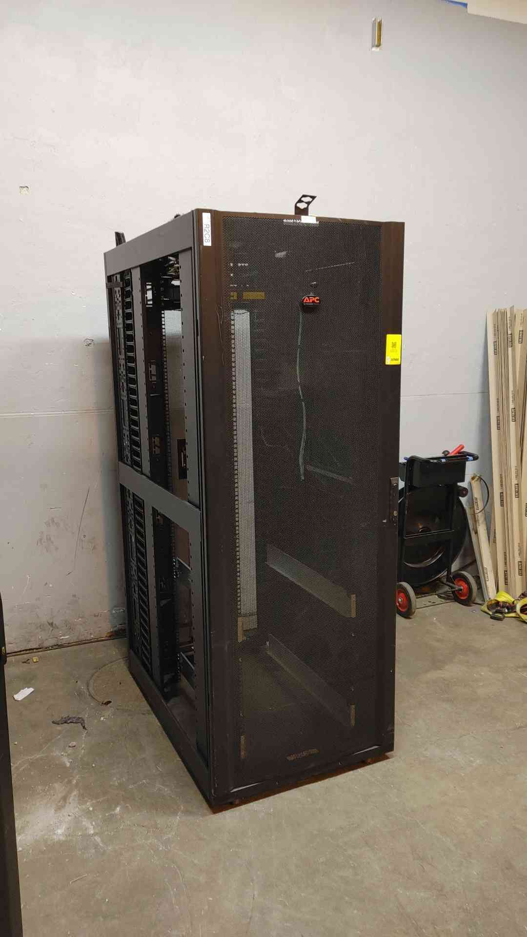 42U APC Rolling Server Rack 1 Side Panel AR3350