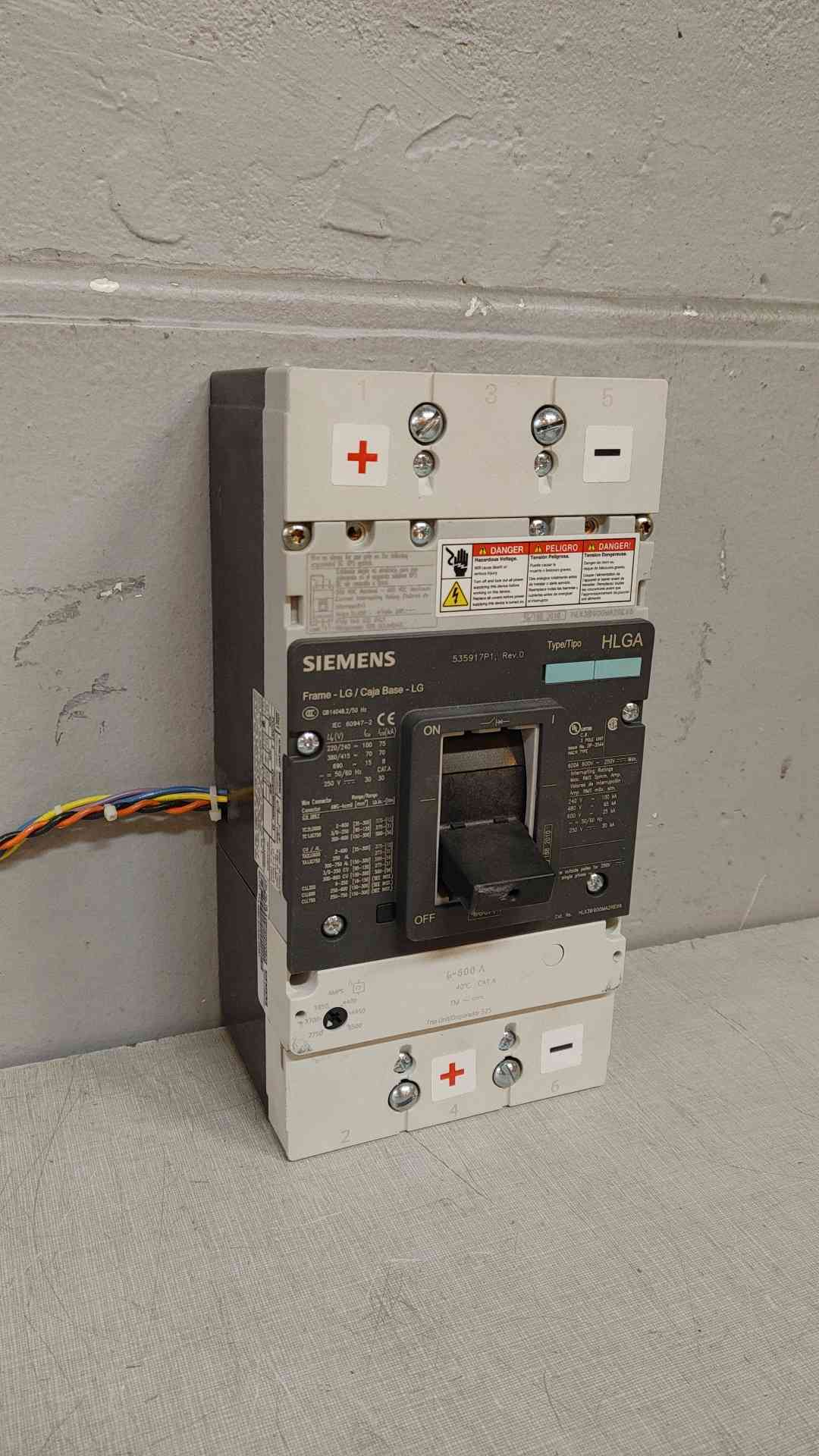 Siemens Circuit Breaker 3 Pole 600A 600VAC 250VDC HLGA 535971P1