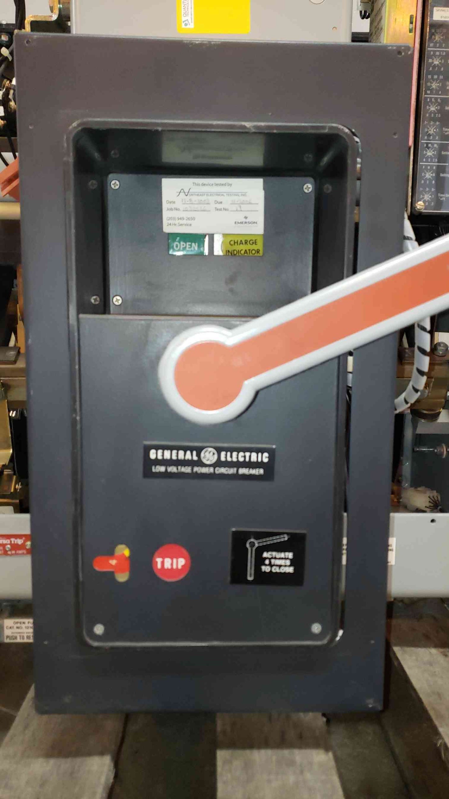 GE 4000A Low Voltage Power Circuit Breaker AKR-8D-100-1 (SKU: 108185