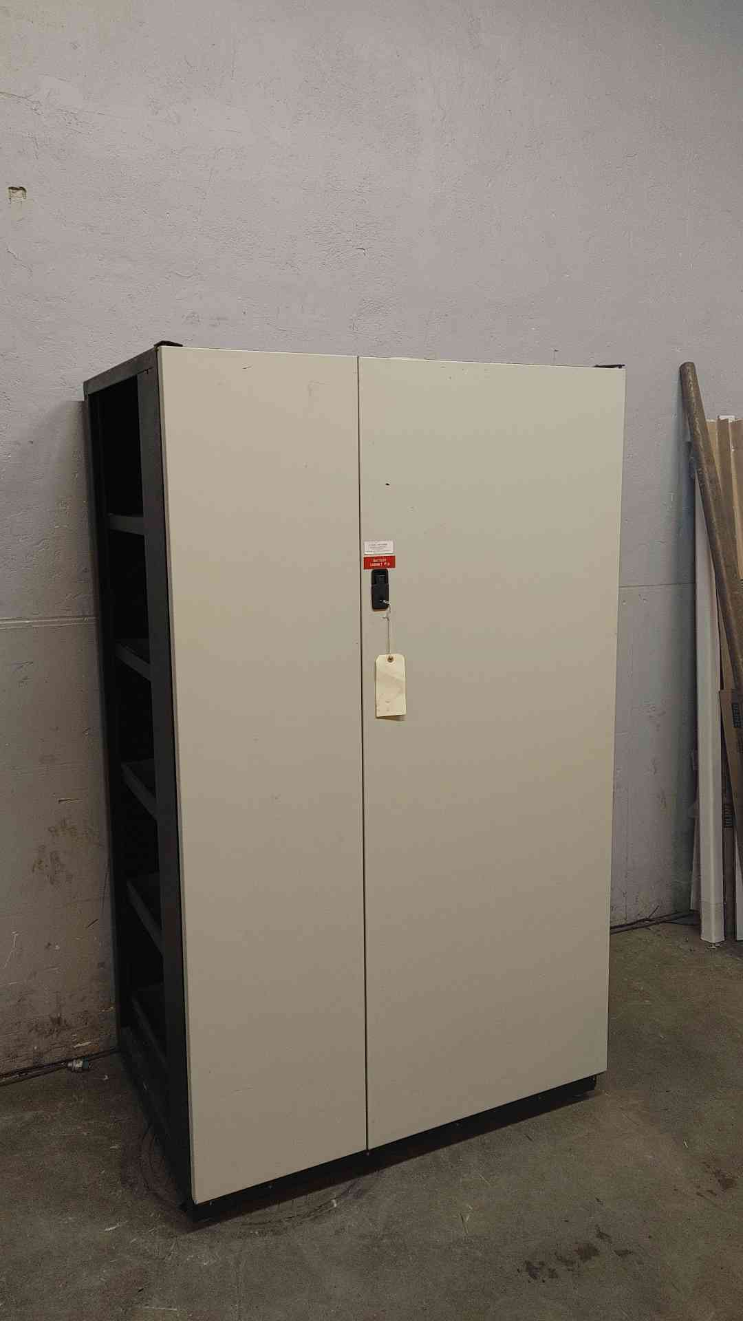 Powerware Plus Battery Cabinet 480VDC 300ADC 1085 Series (108570)