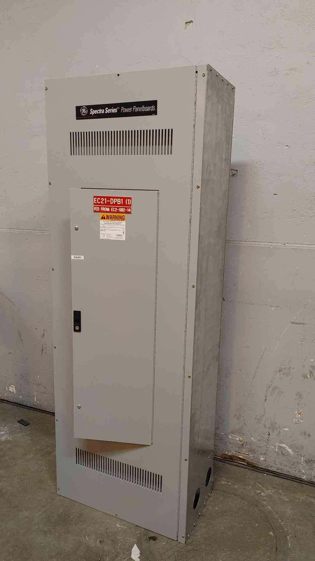 GE Spectra 480v Panelboard APN 600A 10 Breakers 3PH 3W 42092602MM (108615)