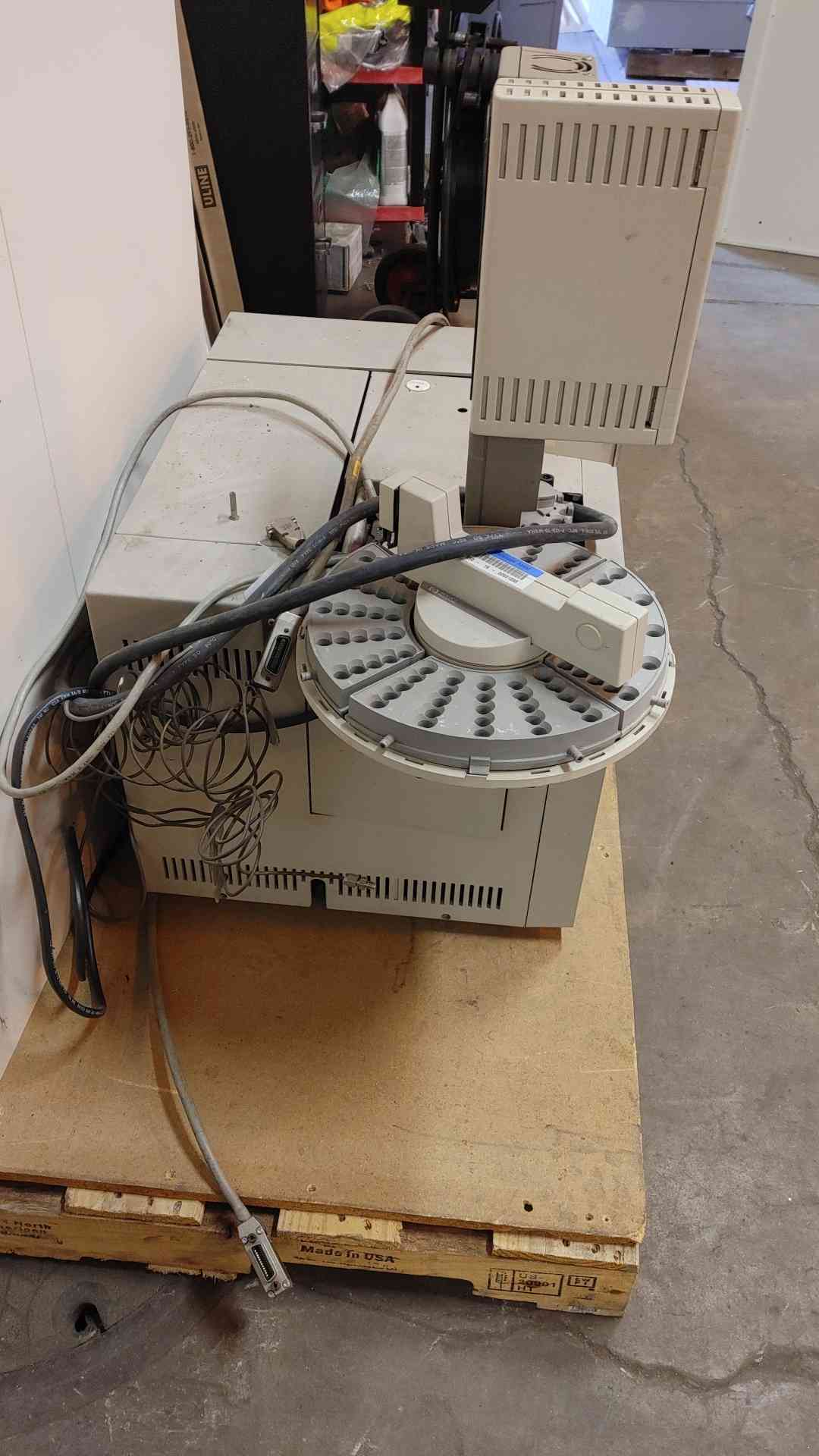 Hewlett Packard Series 2 5890 Gas Chromatograph (108723)