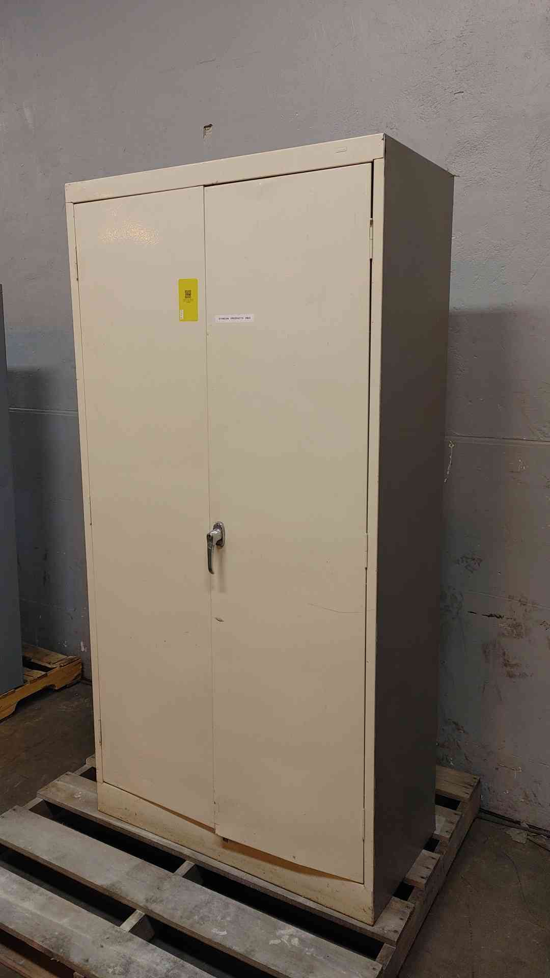 6' Tall Tennsco Metal Storage Cabinet with Shelves (108768)