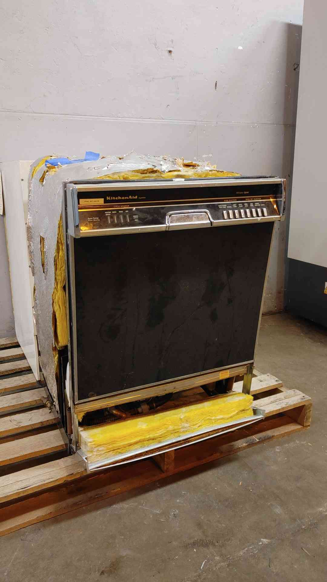 *Pickup Only* KitchenAid Dishwasher KUDS220T0 (108954)
