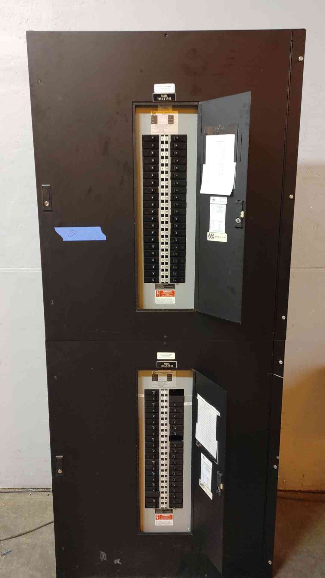225A IEM Industrial Panelboard Dual 42 Pole Distrbution 208/120 V 3ph 4 Wire Black (109151)