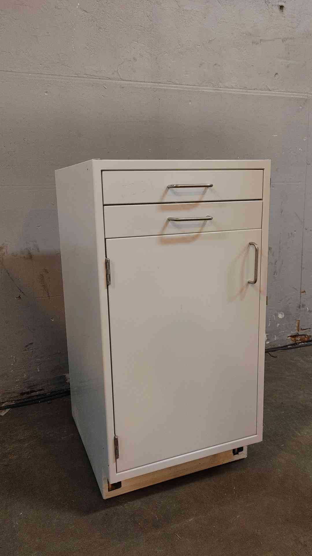 18" Jamestown Mixed Casework (109224)