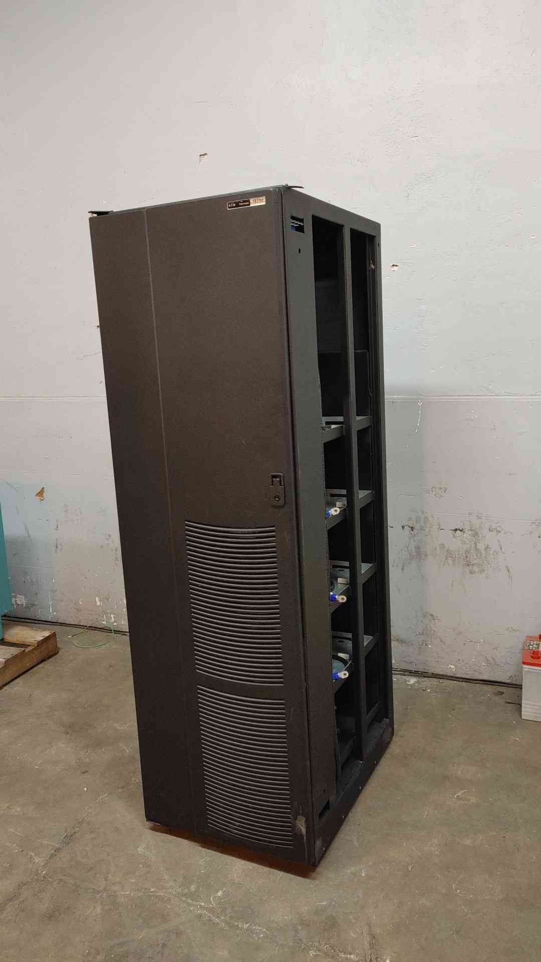 Eaton 9390 Battery Cabinet 480VDC 101ADC 50 Model E20 Battery (109304)