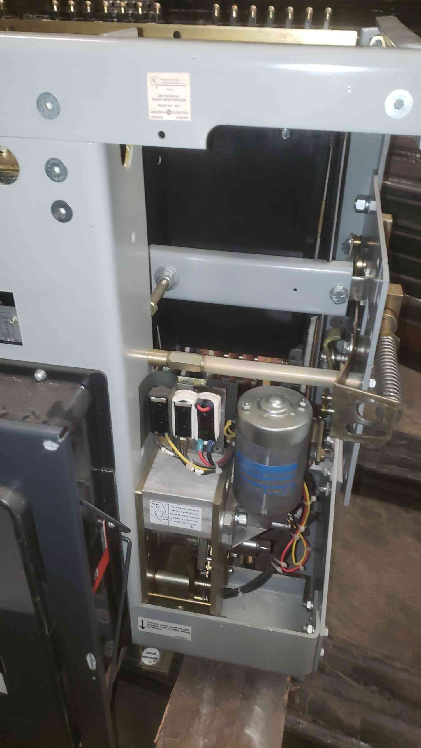 GE 3200A 635V Max Low Voltage Power Circuit Breaker AKR-8D-75-1 (SKU: 109431)