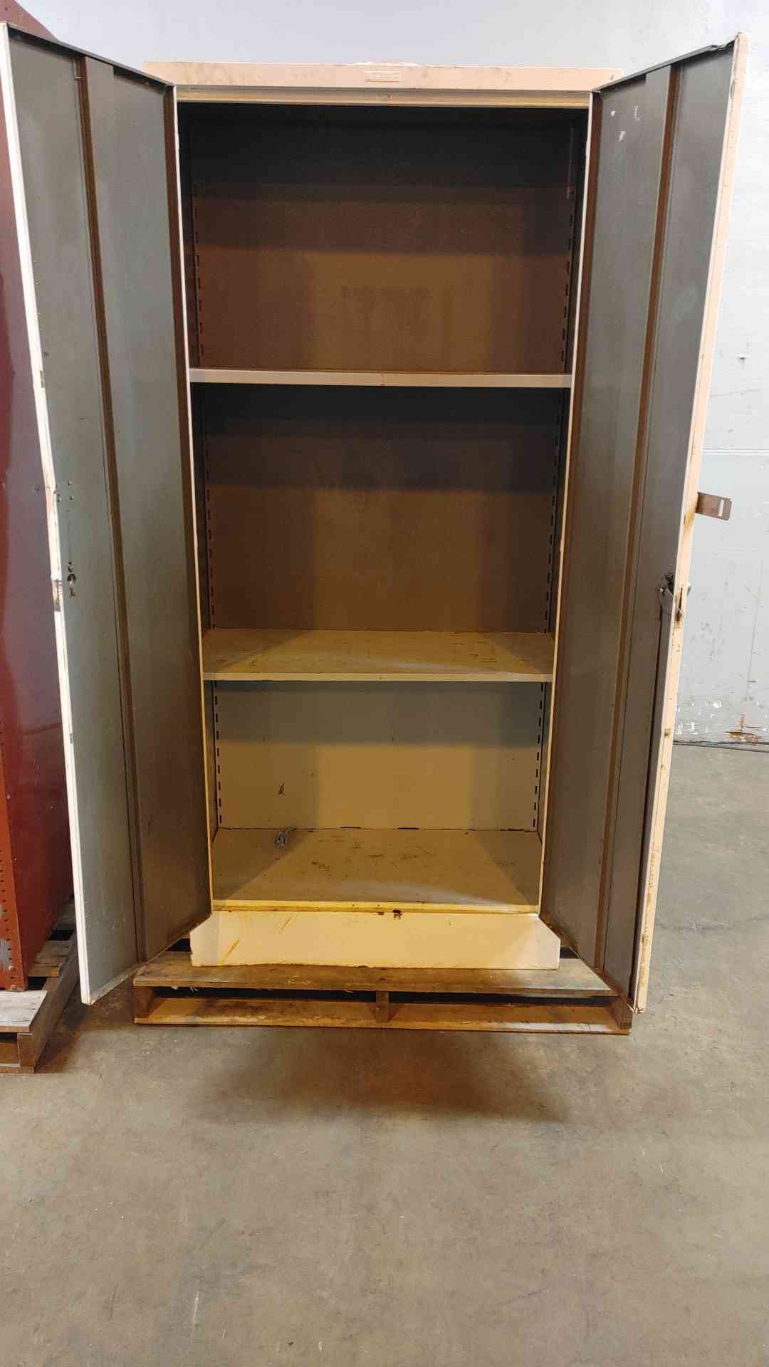 Metal Storage Cabinet with Shelves 20x36x78 (SKU: 109888)
