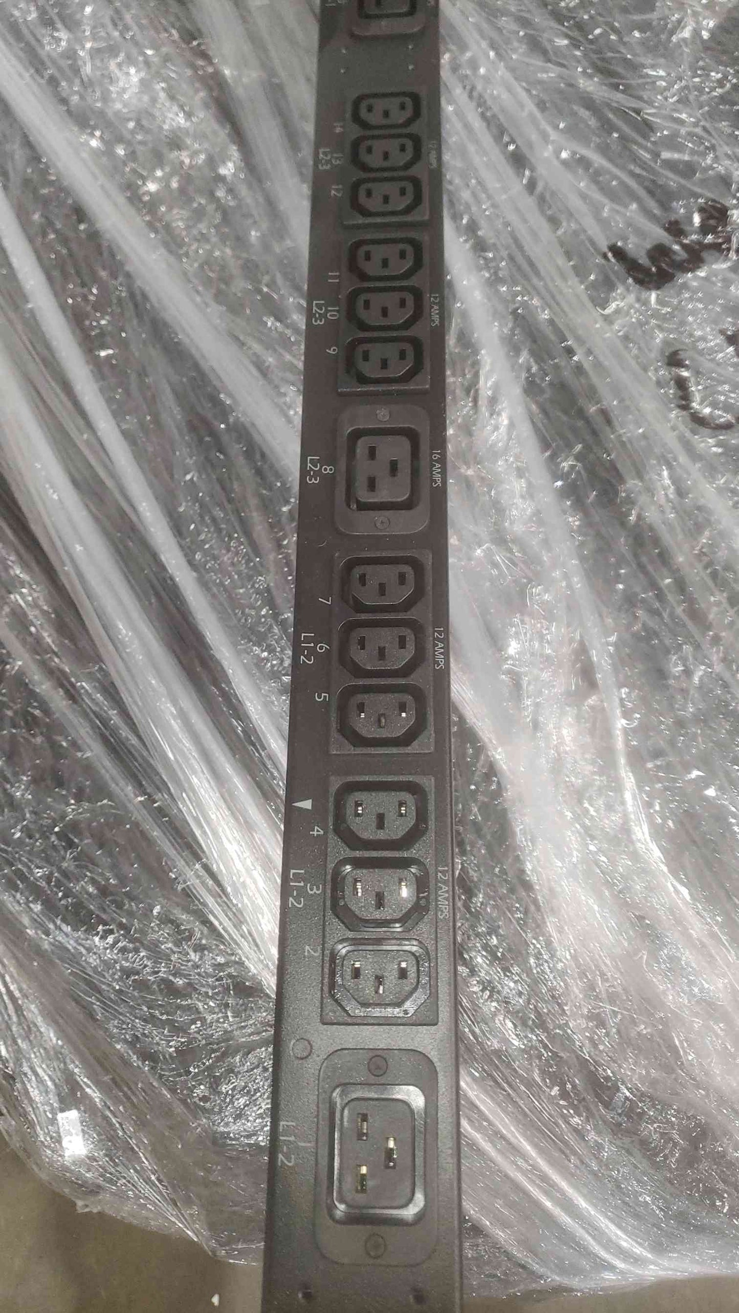 APC 42 Port 120/208 16A PDU Strip AP7894 (SKU: 110565)