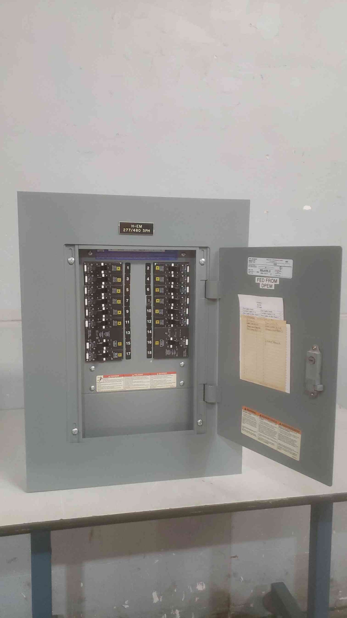 125A SQUARE D NF 277/480v 3PH 4W Panelboard NF418L1C