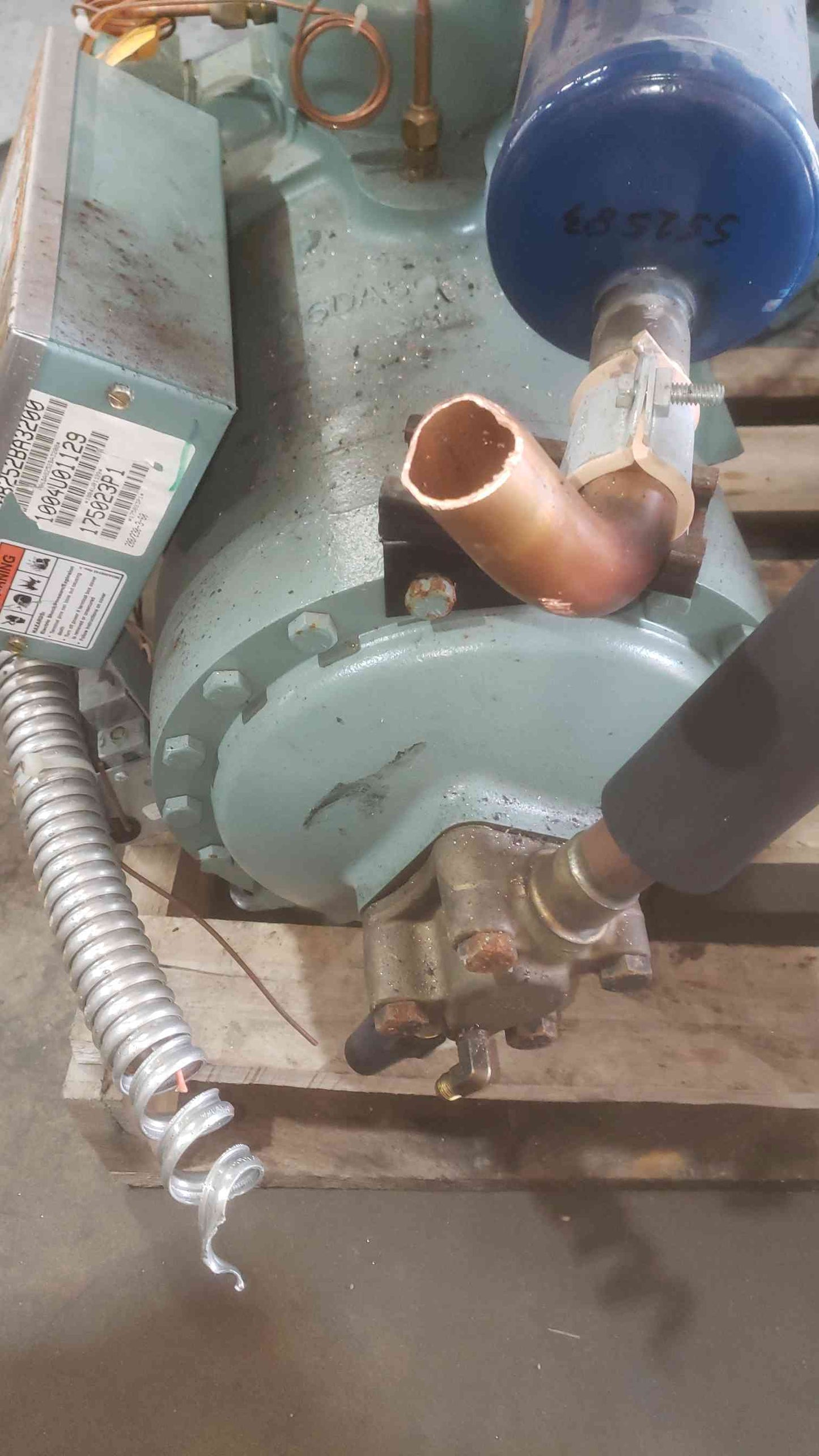 Carlyle Compressor 208/230V 3PH 60Hz 06DA8252BA3200 3 Head