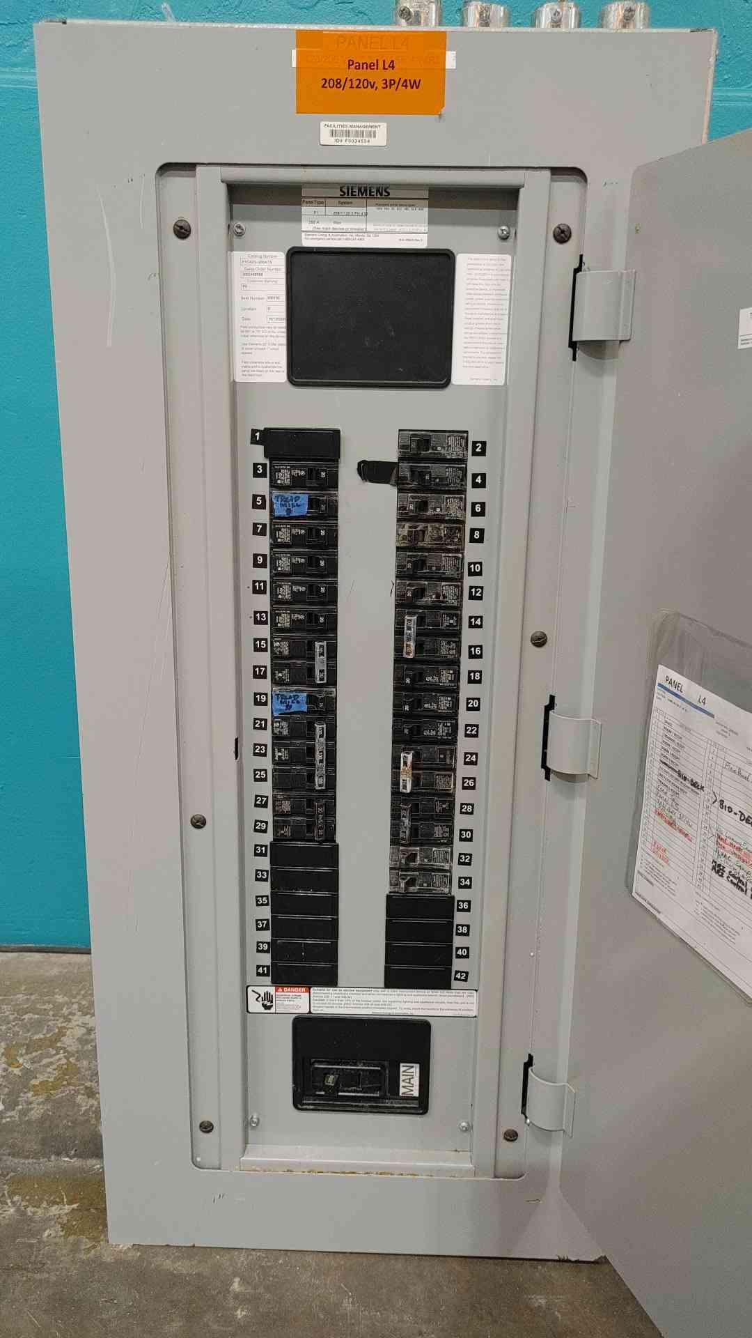 Siemens 250A, 208Y/120V, 3PH, 4W Panelboard (Sku 114138)