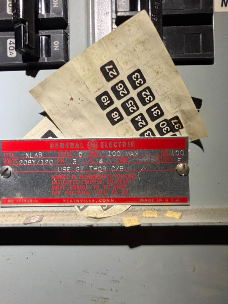GE NLAB 100A 208Y/120V 3PH 4W Commercial Panelboard THQB Breakers