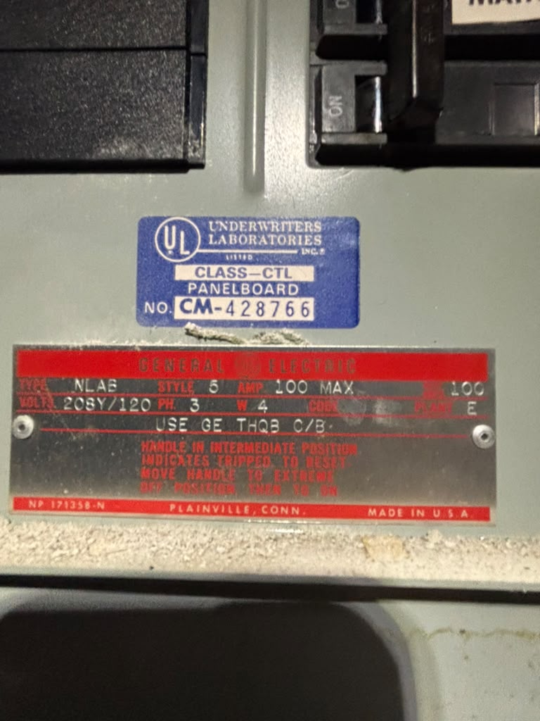 GE NLAB 100A 208Y/120V 3PH 4W Commercial Panelboard Enclosure THQB Breakers