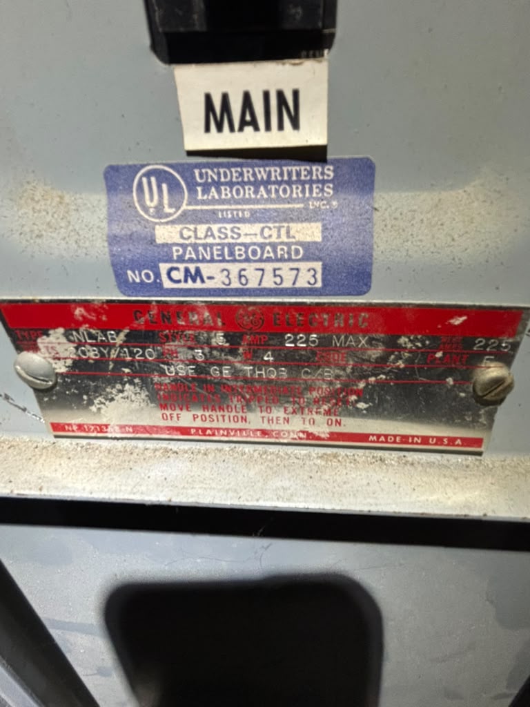 GE NLAB 225A 208Y/120V 3PH 4W Commercial Panelboard Enclosure THQB Breakers