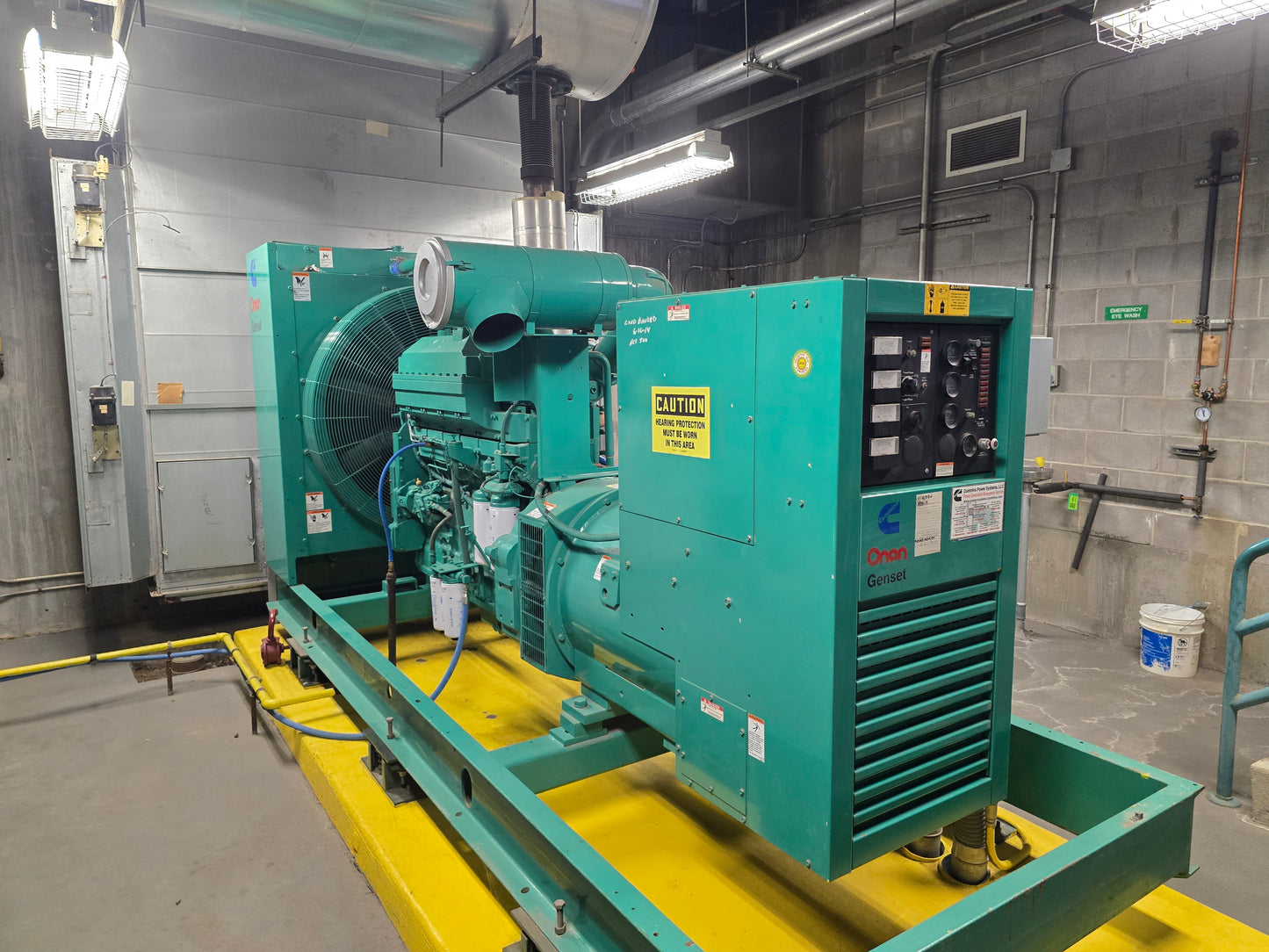 450KW Onan Cummins KTA-19 Diesel Generator 677hrs