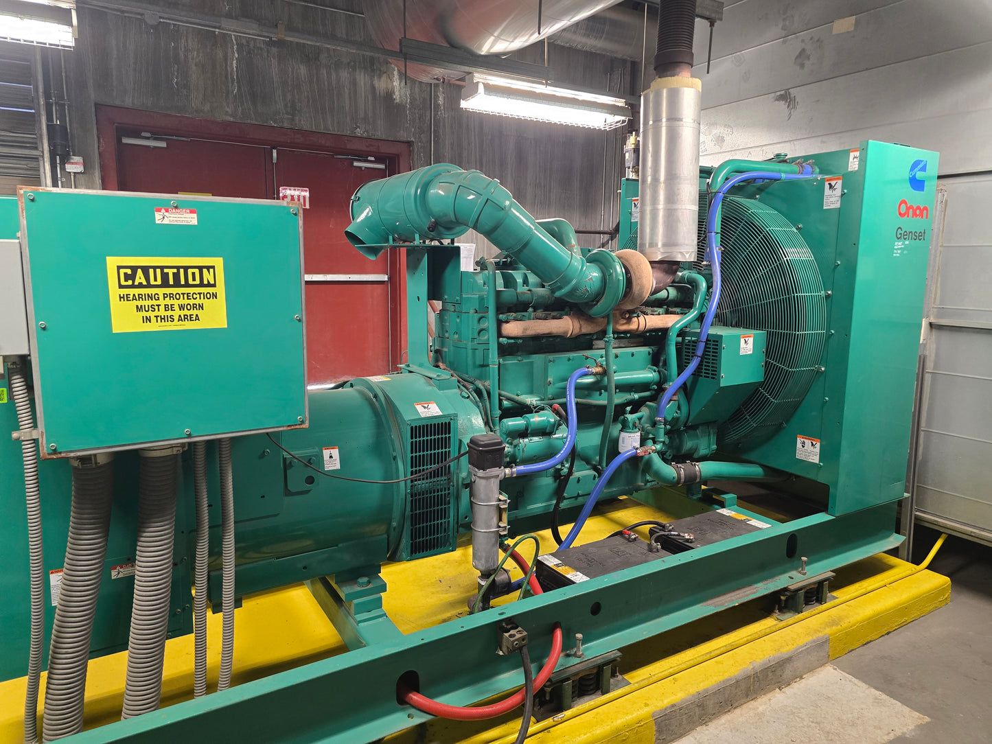 450KW Onan Cummins KTA-19 Diesel Generator 677hrs