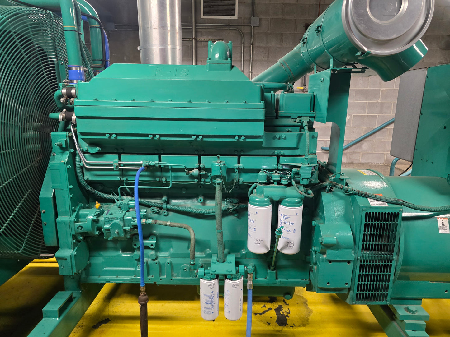 450KW Onan Cummins KTA-19 Diesel Generator 677hrs