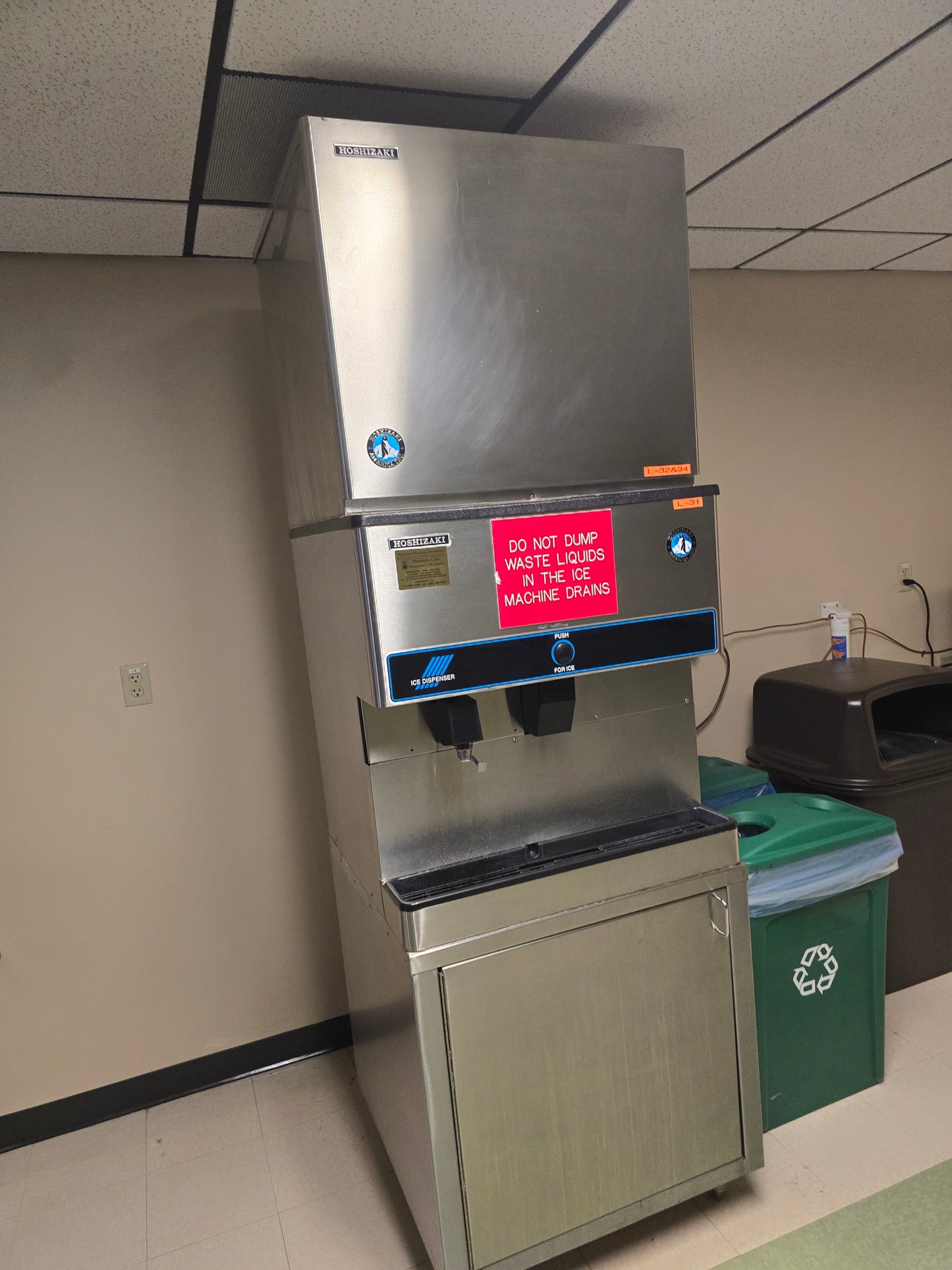 Hoshizaki KML-600MWH Crescent Cube Ice Maker & DM-180A Ice Dispenser Combo - 600lb/24h
