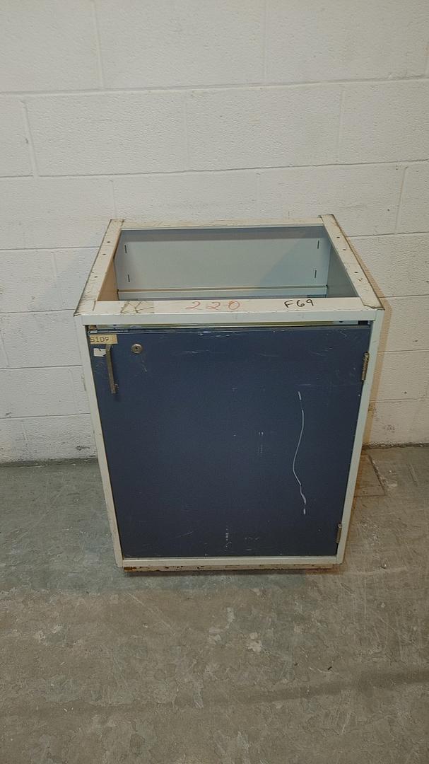 24" St Charles Cabinet(S6LLST11869)
