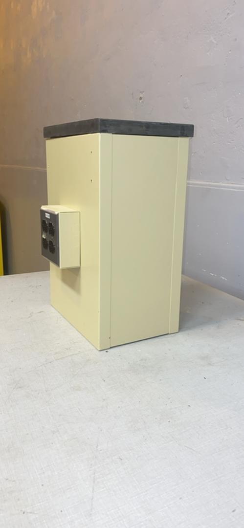 Lab Reagent Shelf Post with Plugs(S6LLST5167)