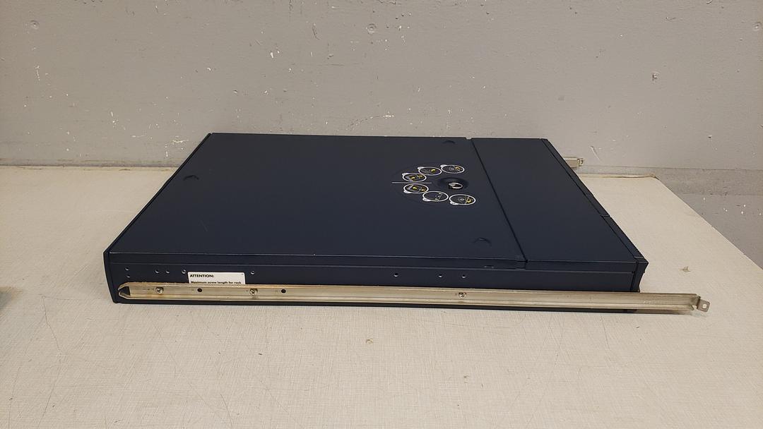 *Pickup Only* Lot of 4 EMC DS-32B2 32-Port 10/100 2GB/s Fibre Channel Network Switch INCL 32X SFP'S(S6LLST11109)