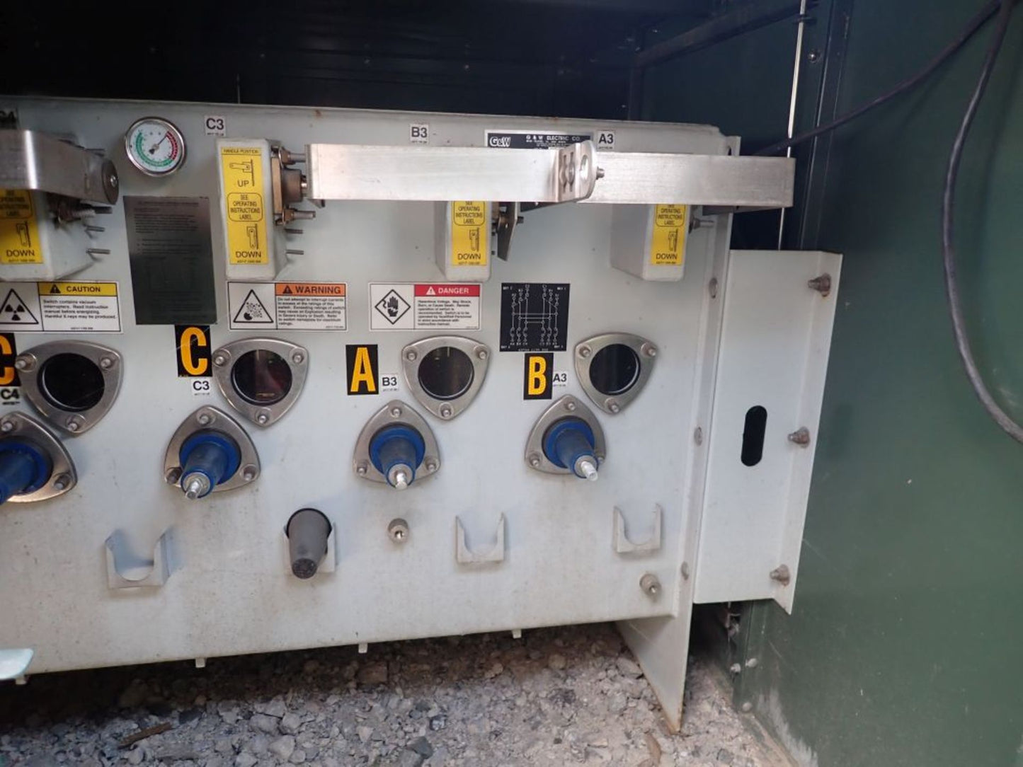 G&W 15KV Pad-Mount Switch Cat. PV142-378-12-9 15.5KV 600A (SKU: 110108)