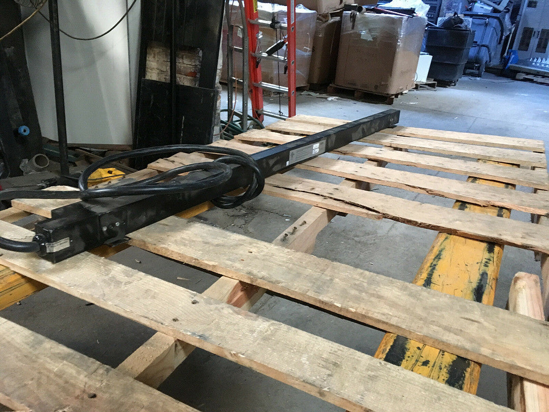 *Pickup Only* APC AP7832 Rack PDU, Metered, Zero U, 30A, 120V, 24 l5-30p Plug (S6LLST0316)