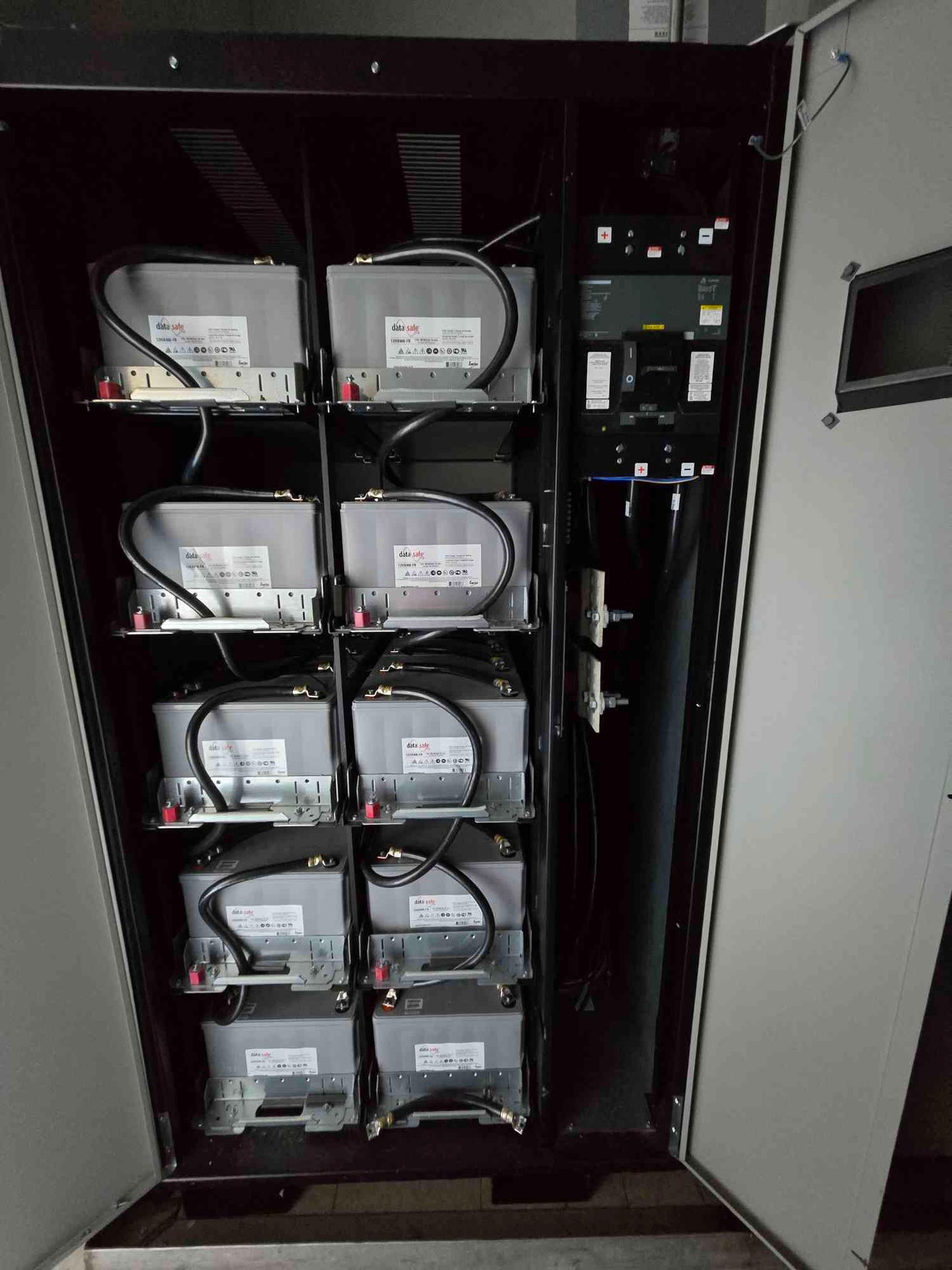 450A Liebert 610 Series UPS Battery Cabinet Only 486 Amp DC Max At 391 Volt DC No Batteries