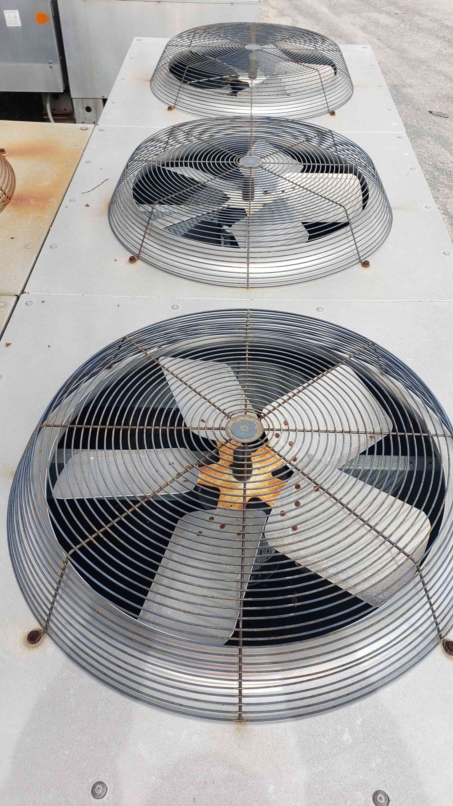 Liebert 3 Fan 208/230V 3PH Condenser CDF308-YS23911 2013 (SKY: 108163)