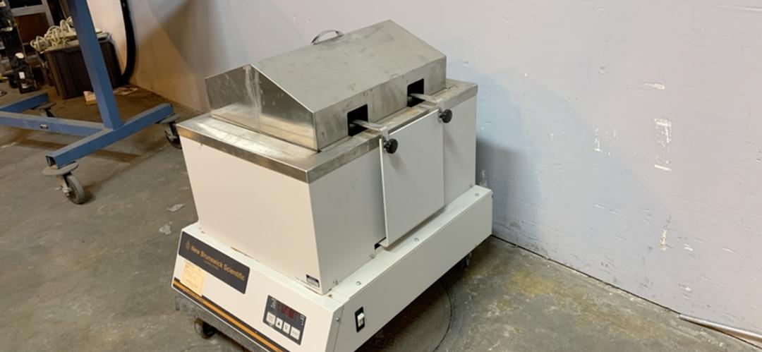 New Brunswick Scientific Classic C76 Shaker Water Bath in working condition prior to being moved to storage(S6LLST6442)