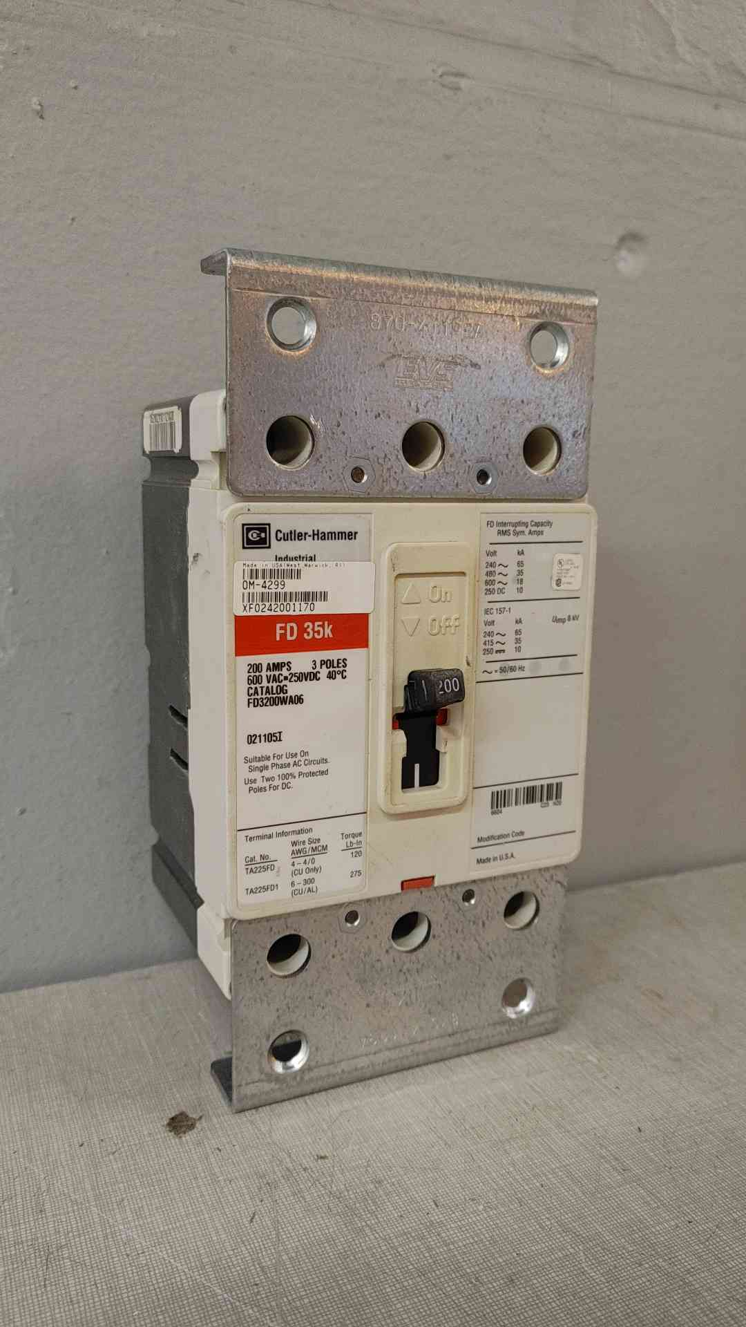 Cutle-Hammer 200A 3 Pole Circuit Breaker 600VAC 250VDC FD3200WA06(104740)