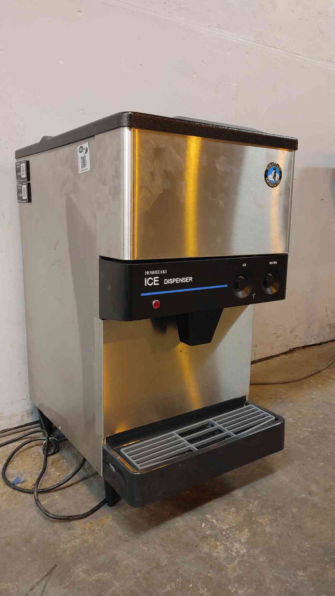 Hoshizaki Ice Maker 115-120V 8.5A DCM-270BAH Dispenser Nugget Style