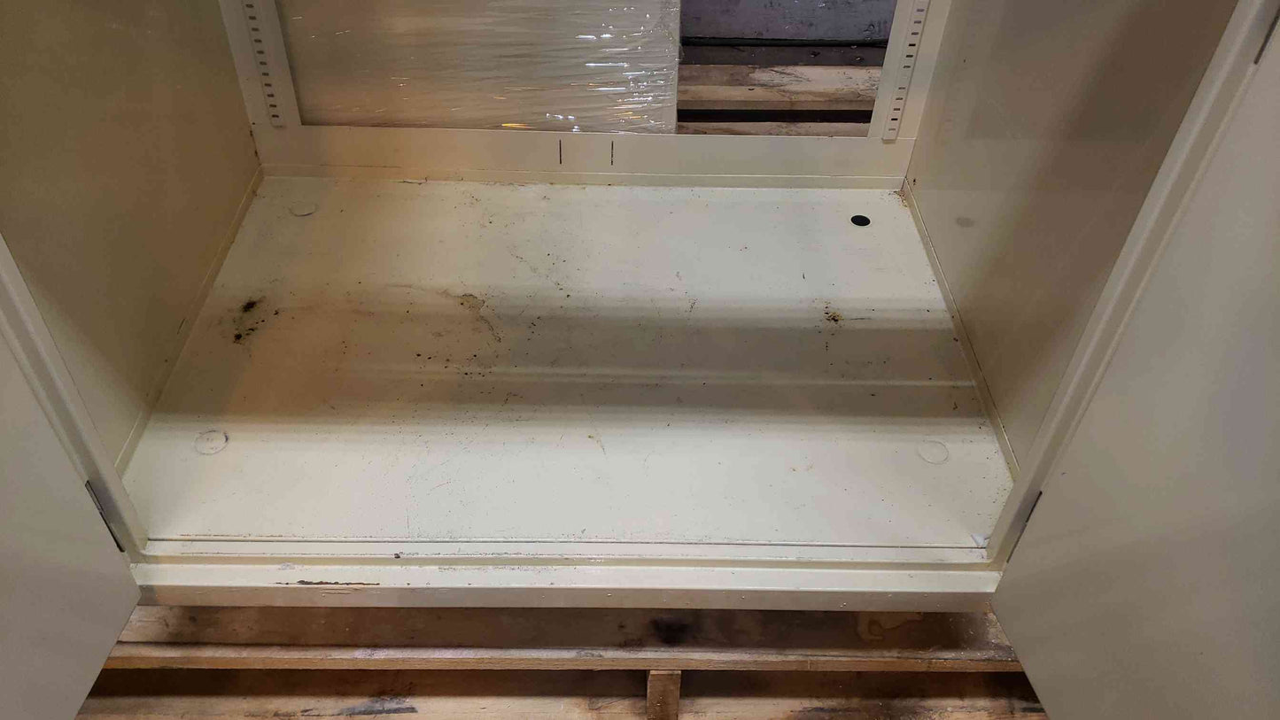 Jamestown 30" Mixed Casework W/ Missing Drawer (SKU: 106824)