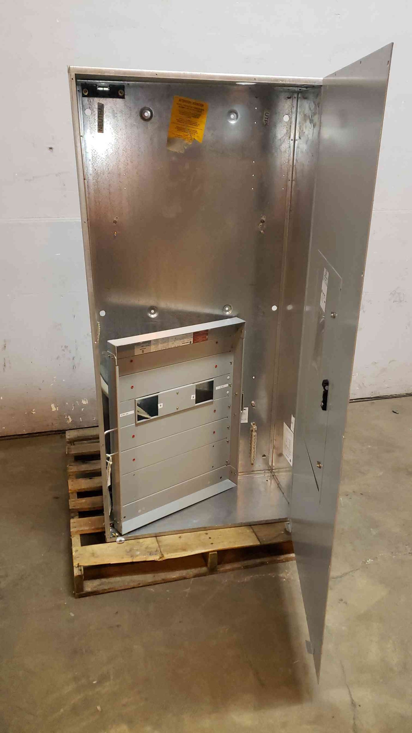 GE Spectra RMS 480Y/277 3PH 4W Unpopulated Breaker Enclosure Panelboard (SKU: 107076)