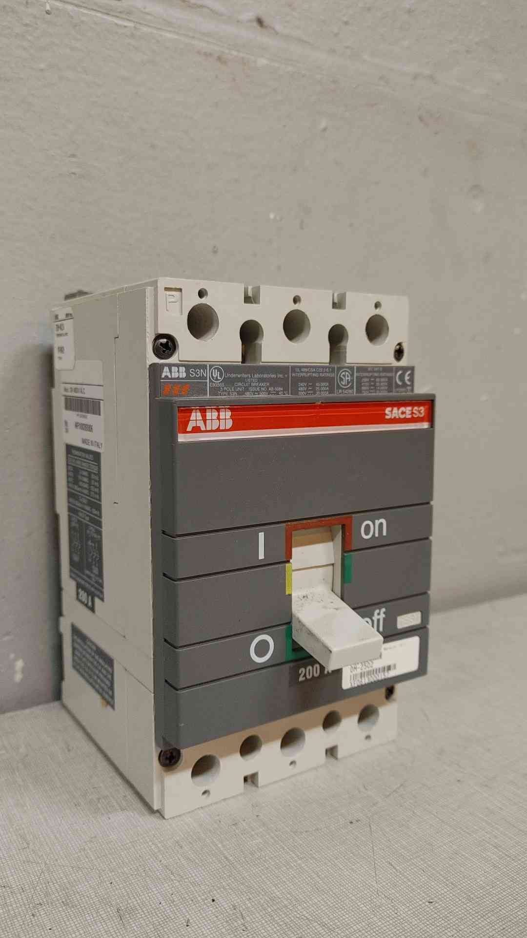 ABB 200A 3 Pole Circuit Breaker 0M-2502