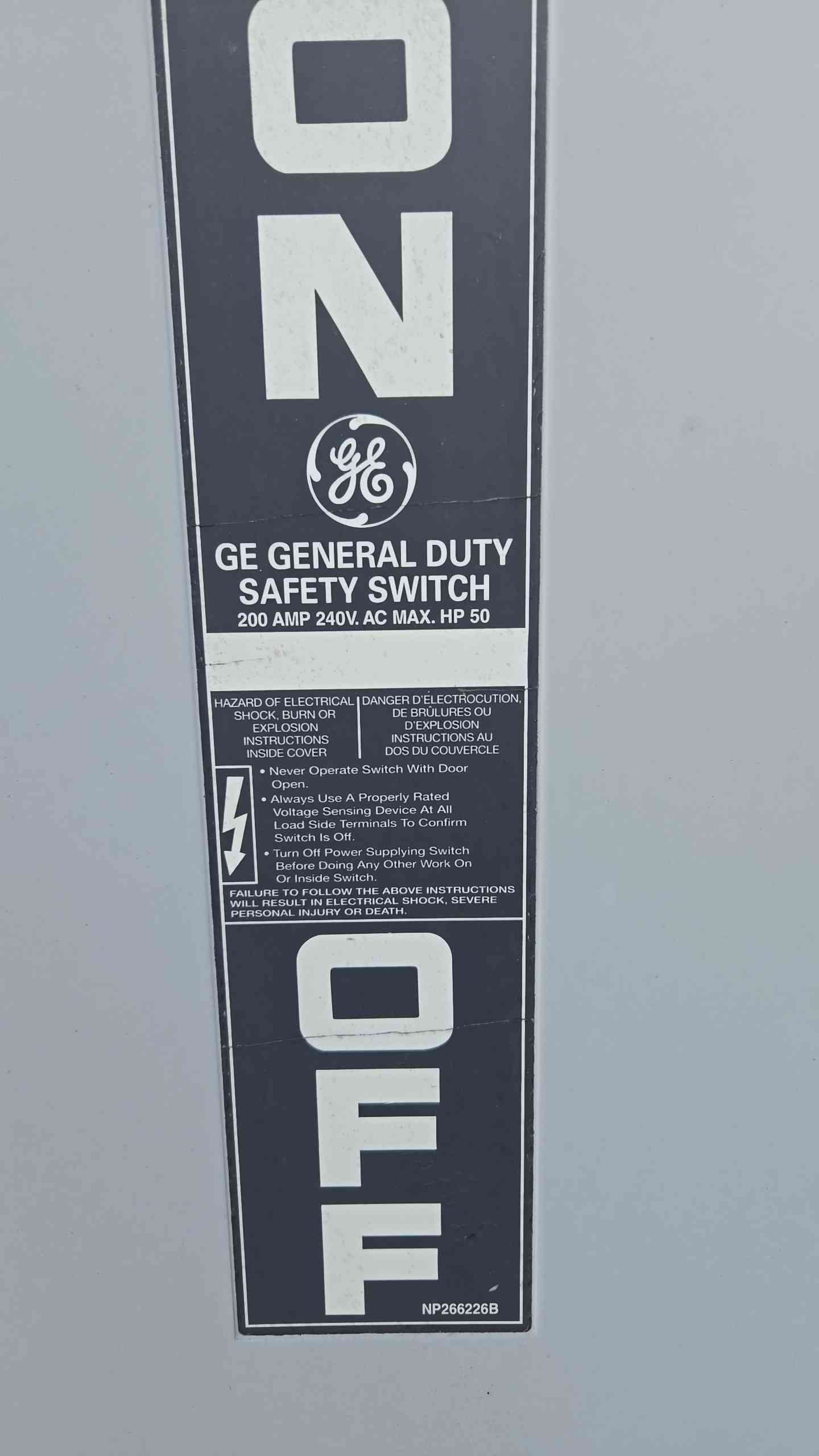 200 A GE General Duty Safety Switch