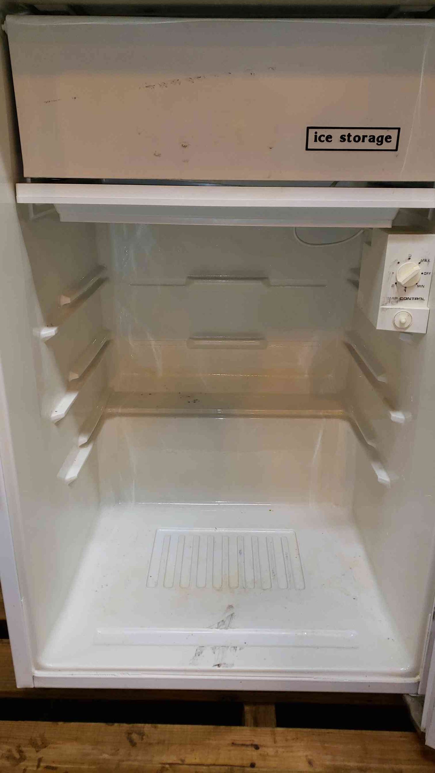 VWR Scientific 115V 1PH Refrigerator R406GABA TESTED (SKU: 108008)