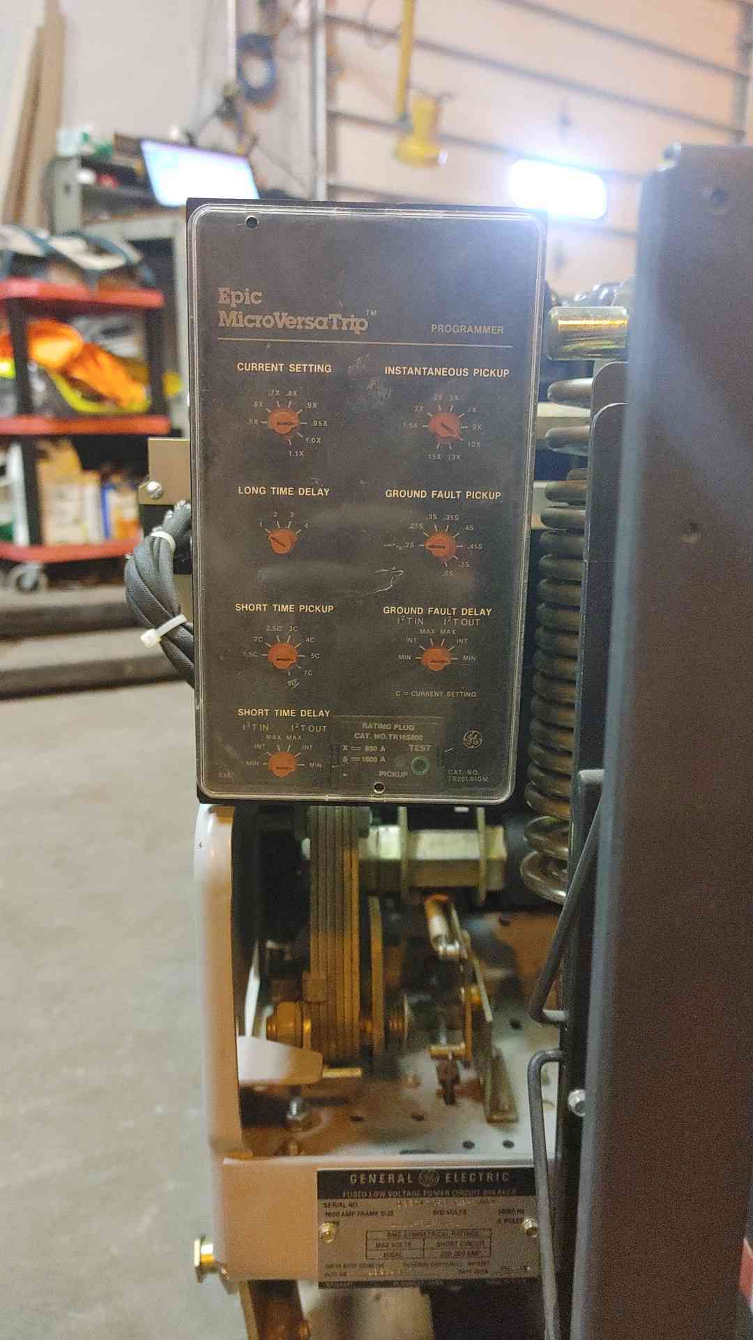 GE Fused LV Power Circuit Breaker 1600A 600VAC 3 Pole AKRU-8D-50-1 (108453)