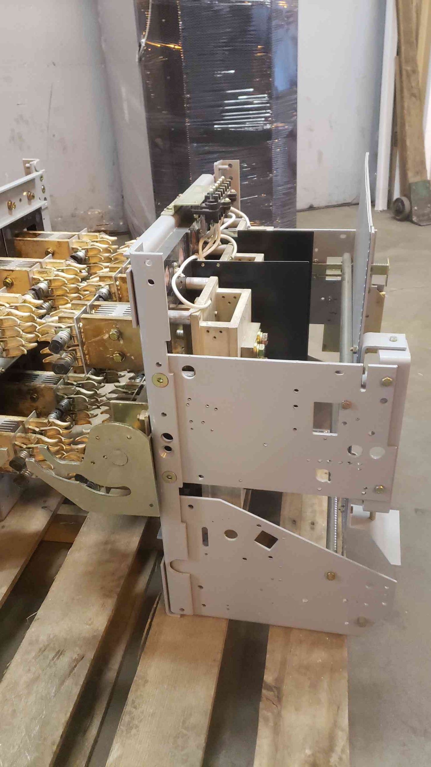 General Electric Fuse Rollout 3200 Amps TAK83FCB (SKU: 108484)