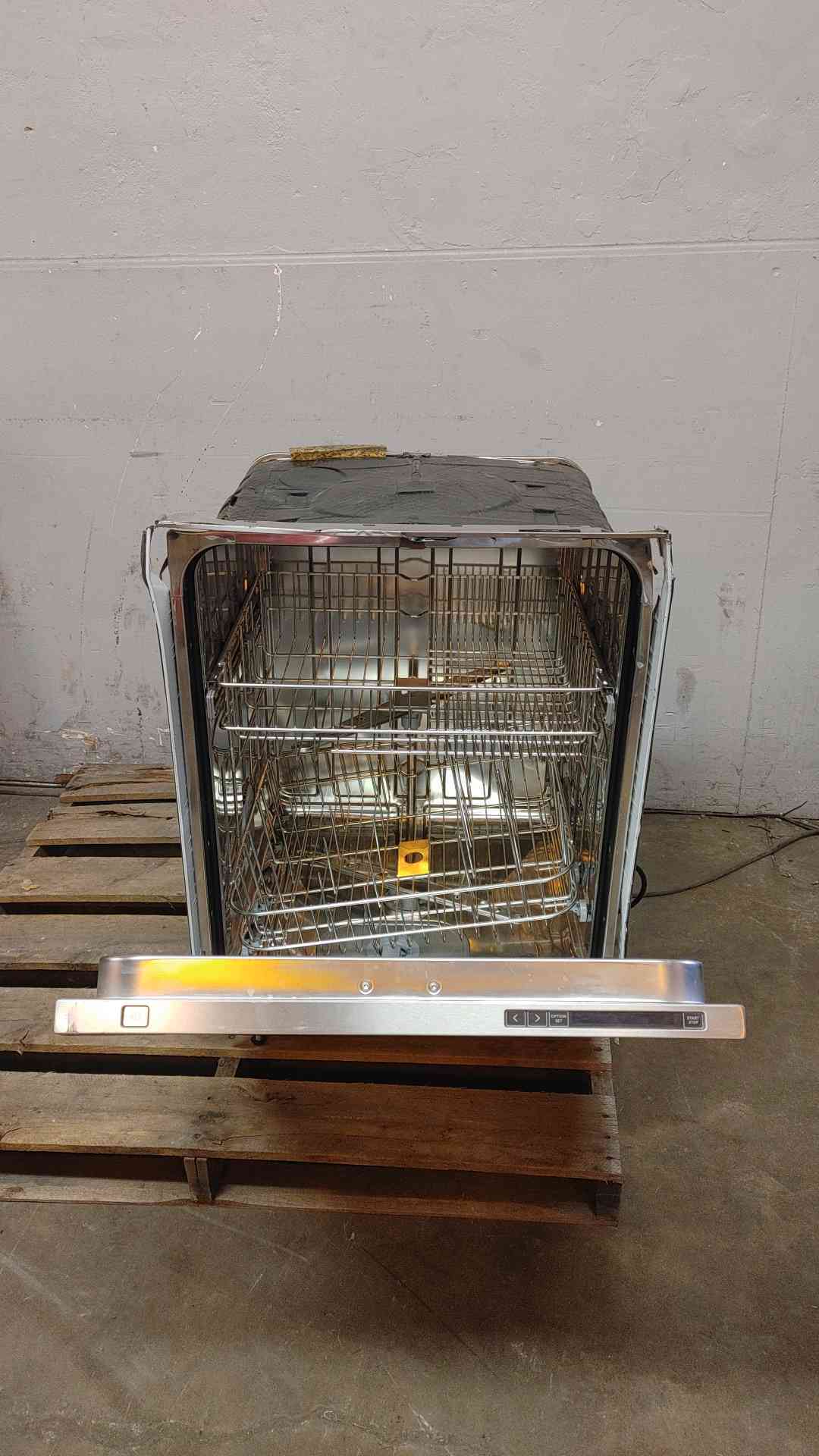 As Is VWR Commercial Dishwasher 120V 1PH 82020-922 (108716)
